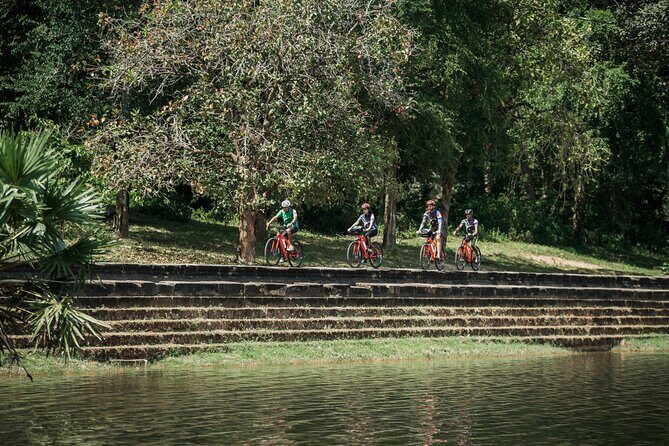 Siem Reap: Angkor Wat Sunrise Bike Tour & Jungle Breakfast - Bikes, helmets, and the van team: what makes the day smooth