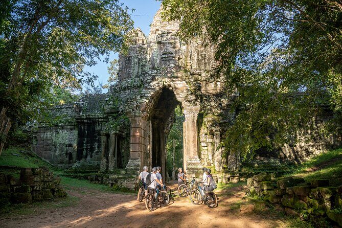 Siem Reap: Bike the Angkor Temples - Full-Day 30km Tour - Staying hydrated and fed: water, snacks, Khmer lunch, and heat control