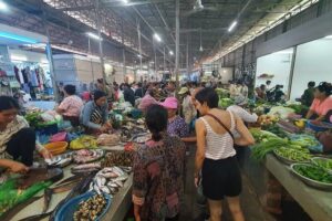 Siem Reap City Hidden Gems (Private Guided Tour) - Cafe Amazon Psa Chas: your meet-and-greet on local ground