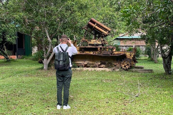 Siem Reap City Tour with War Museum and Killing Field - Psar Chaa (Old Market): a practical place to finish your day