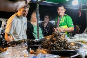 Siem Reap Evening Food Tour - Inclusive 5 stops Local Tastings - Stop 1: Lort Cha’s stir-fried rice noodles to set the flavor tone