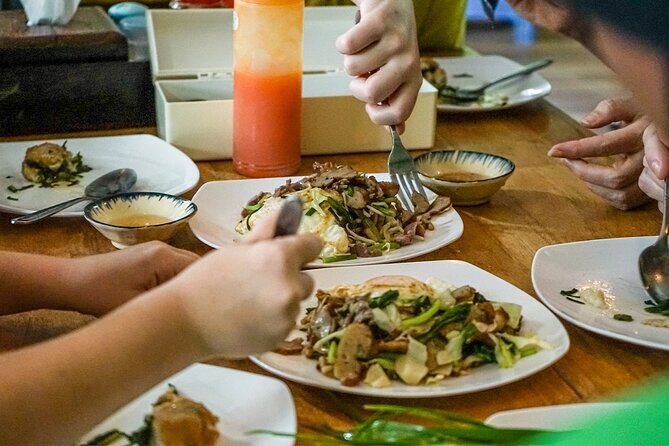 Siem Reap Evening Food Tour - Inclusive 5 stops Local Tastings - Stop 4: Street 60 night market—barbecue, cold drinks, and the insects question