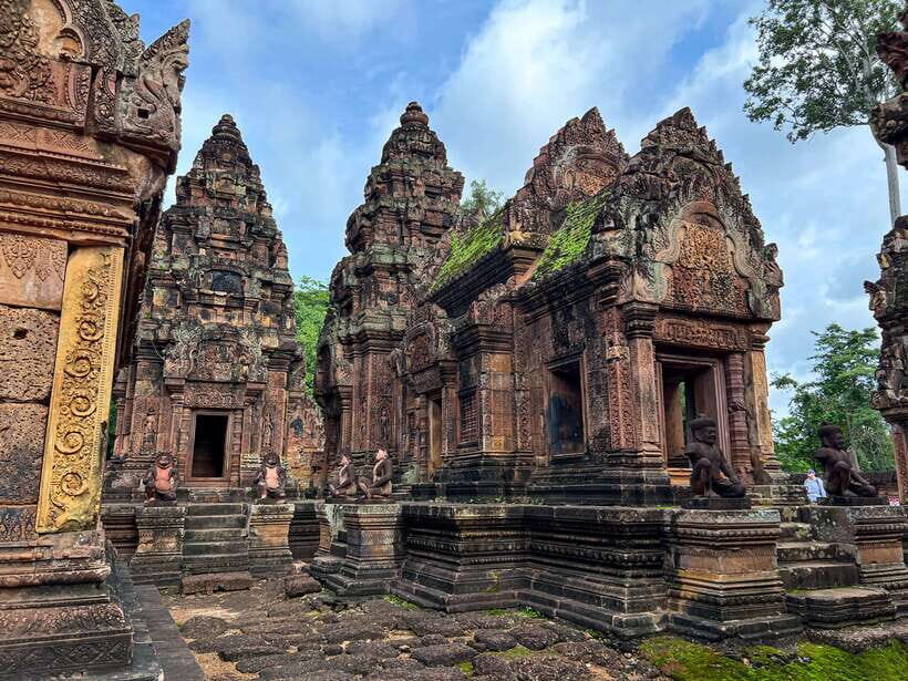 Siem Reap: Koh Ker, Beng Mealea, & Banteay Srei Join-in Tour - Beng Mealea: when a temple grows wild again