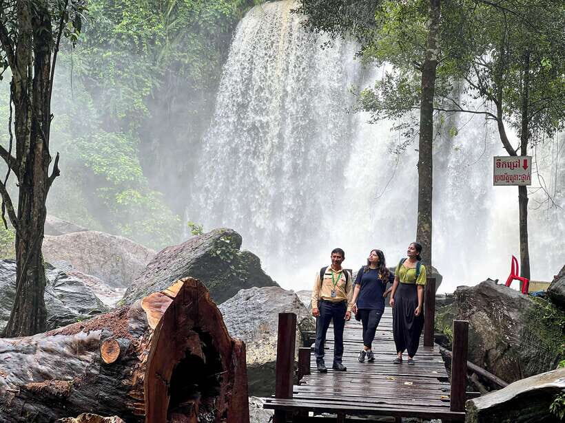 Siem Reap: Kulen Mountain Small Group Tour with Picnic Lunch - Lunch at the waterfall: picnic food plus real downtime