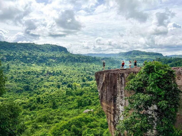 Siem Reap: Kulen Mountain Small Group Tour with Picnic Lunch - Poeng Ta Kho cliff stop: short, scenic, and camera-friendly