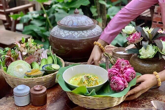 Siem Reap: Local Street Food Experience by Tuk-Tuk - Made Cambodia Market: Handicrafts While You Rest Your Feet