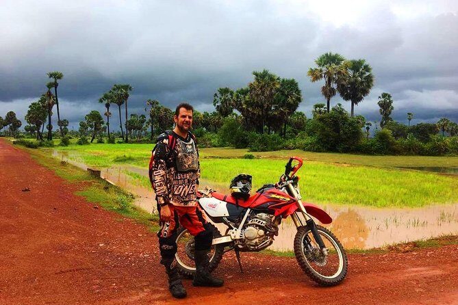 Siem Reap One Day Dirt Bike MotorbikeTour - Stop 1: Banteay Samre Temple at Countryside Speed