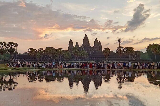Siem Reap Private Day Tour: Angkor Wat Sunrise, Bayon & Ta Prohm - Angkor Thom South Gate: a short photo moment done right