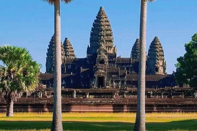 Siem Reap Private Full Day Angkor Wat Tour with Sunset or Sunrise - Angkor Thom South Gate: the smiling faces first