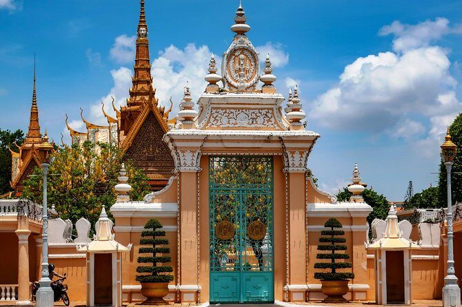 Siem Reap to Phnom Penh by Private Car or Minivan - Who This Transfer Fits Best (And Who Might Prefer Other Options)