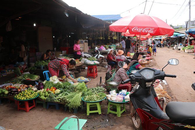 Street Food Tasting Tour including Dinner - Stop 2: Siem Reap night-market stalls, picnic-spot lights, and fried bugs
