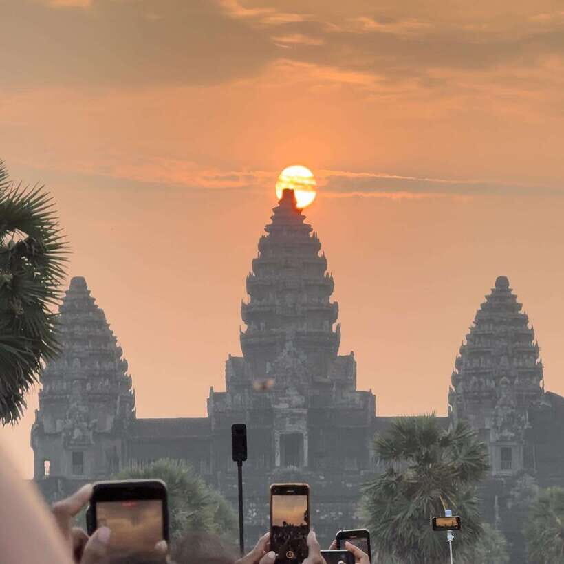 Sunrise at Angkor Wat Temple: 3-Hour Private Tour - Temple history you can picture: from Suryavarman II to Vishnu and Buddhism
