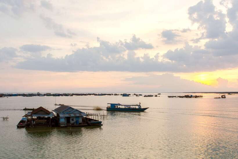 Sunset Dinner Tour: Tonle Sap Lake Floating Village - Crocodile and fish farm stop: interesting trades, complicated feelings