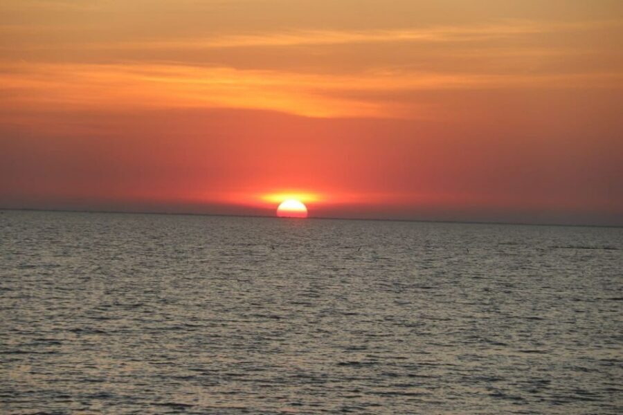 Sunset Dinner Tour: Tonle Sap Lake Floating Village - Dinner on the Queen Tara: buffet, hammocks, and sunset setup