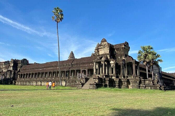 Transfer from Siem Reap Airport to Hotels in Siem Reap - The ride to your hotel: direct, air-conditioned, and practical