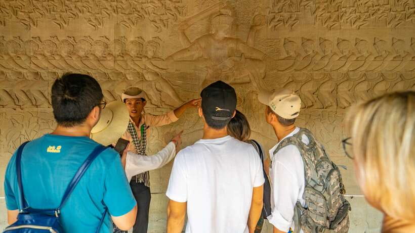 Angkor Wat: Guided Jeep Tour Inclusive lunch at local house - Angkor Wat: returning to the main stage