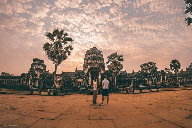 Angkor Wat Private Day Tour from Siem Reap - Stop 4: Bayon Temple and the “smiling faces” effect