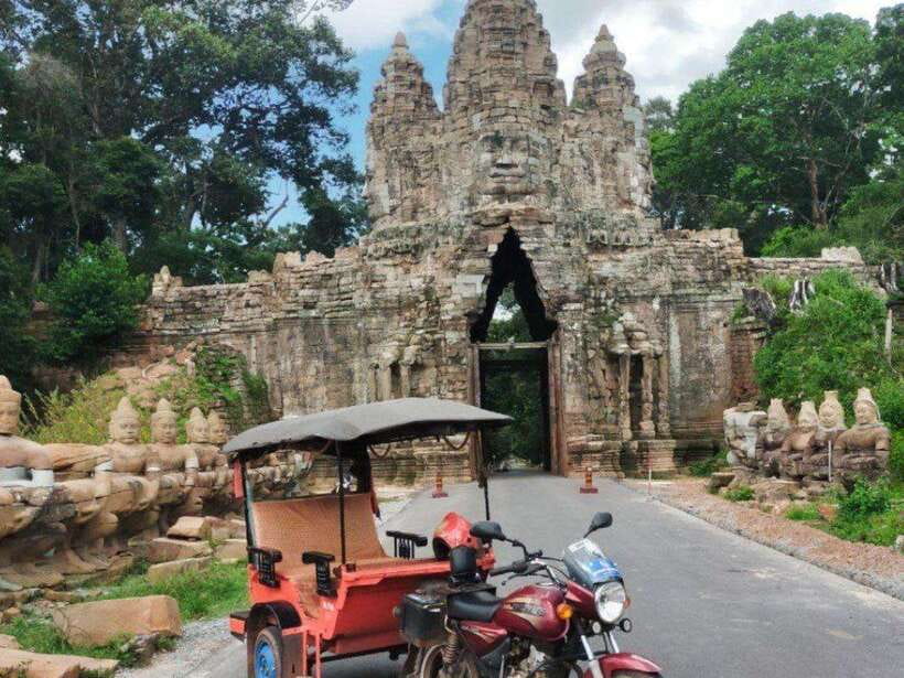 Angkor Wat Tour by Tuk-Tuk with English Speaking Driver - Angkor Thom south gate and Bayon: the smiling faces moment