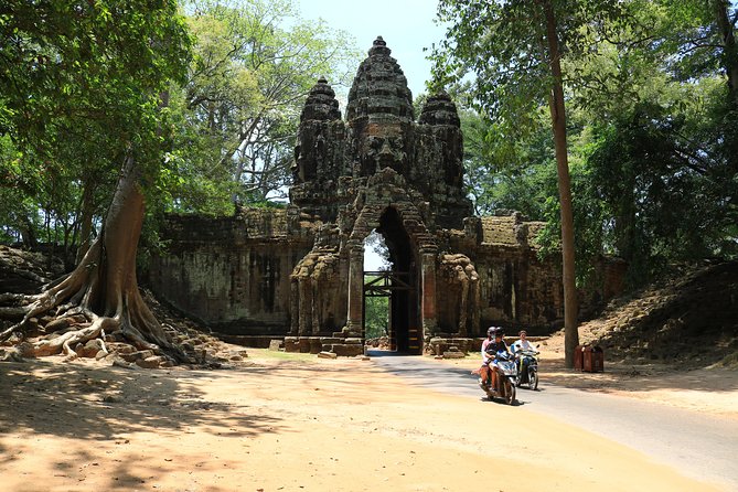Classic Angkor Wat Sunrise or Sunset Private and Small GroupTour - Sunrise vs sunset: picking your light at Angkor