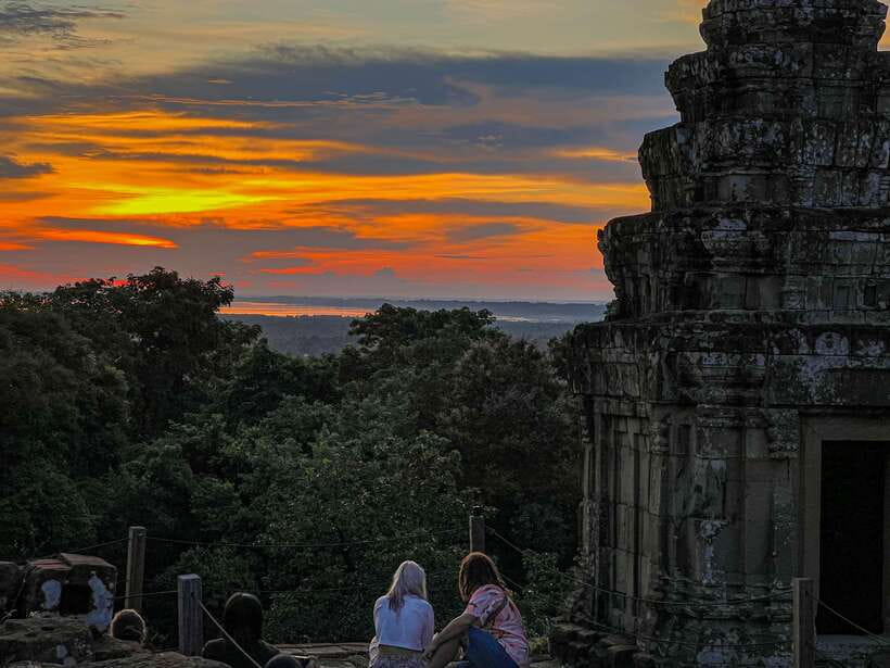 From Siem Reap: Angkor Wat and Floating Village 3-Day Trip - Day 2: Banteay Srei village life, Beng Mealea jungle chaos, Rolous Group, then Kampong Phluk
