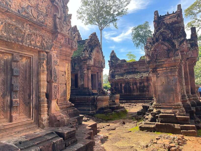 From Siem Reap: Banteay Srei and Kulen Waterfall Guided Tour - Getting to the ridge: Peng Chrunh and panoramic stops