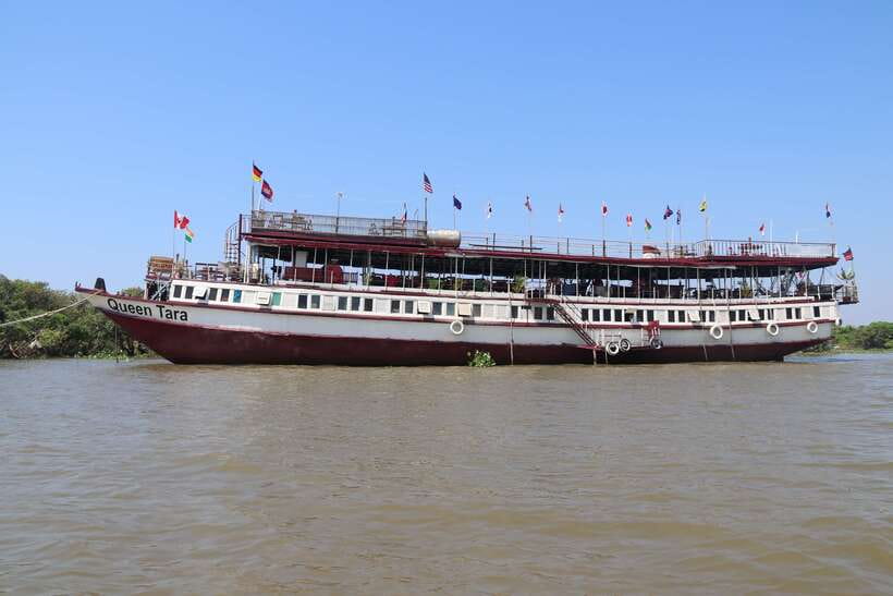 From Siem Reap: Tonle Sap Floating Villages Tour - Floating crocodile and fish farm: a short stop with big questions
