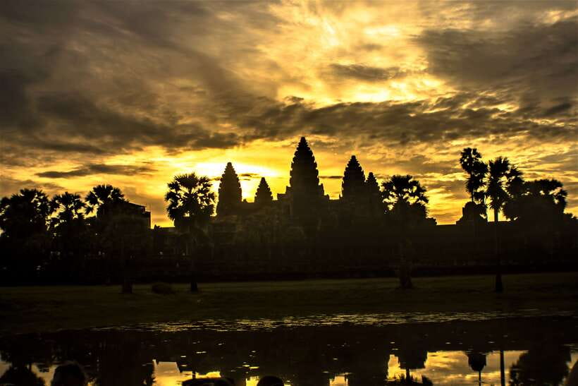 Siem Reap: 2-Day Temple Highlights Sunrise and Sunset Option - Day 1: Pre Rup, Banteay Srei, Neak Pean, and Preah Khan (the Sacred “In-Between”)
