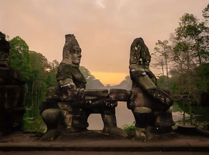 Siem Reap: Angkor Wat Sunrise or Sunset Guided Tour - Tonle Om Gate: the southern gateway with real context