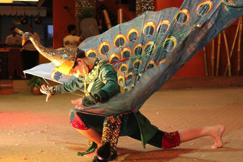 Siem Reap: Apsara Dance Show & Dinner with Tuk-Tuk Transfers - Key things to know before you go