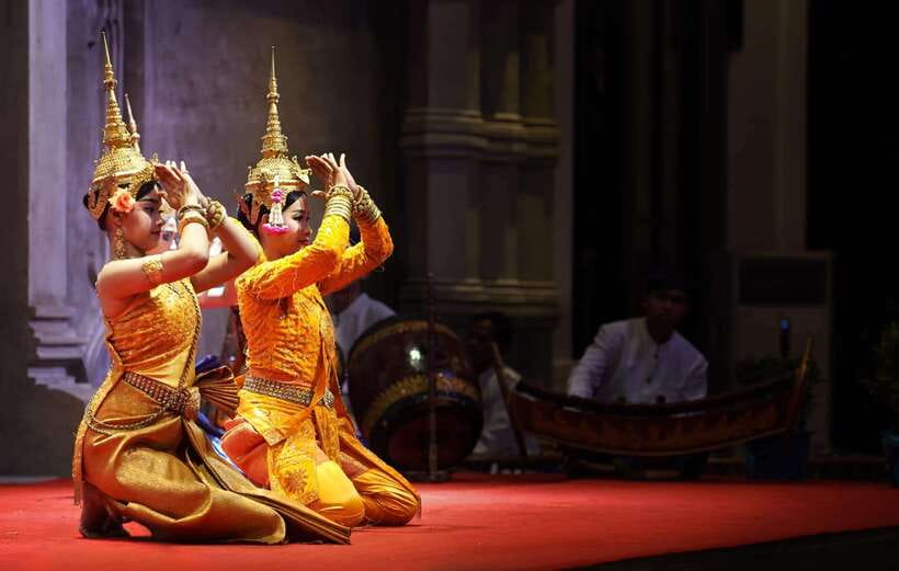 Siem Reap: Apsara Show Including Dinner & Hotel Pickup - Dinner first: what the buffet and set-menu options really mean