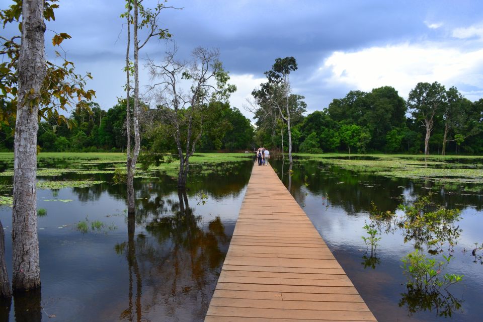 Siem Reap: Banteay Srei and Grand Circuit Heritage Tour - Neak Pean: Buddhist Water Views That Change the Tempo