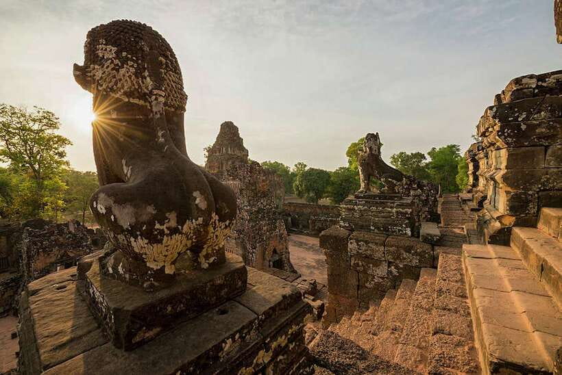 Siem Reap: Grand circle tour Sun set on bakeang hill & Guide - Ta Som: the east gate’s giant tree and dancers carved in stone
